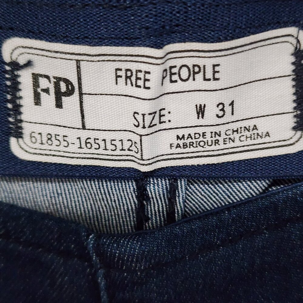 Free People Dark Wash Demin Flare Jeans Pull On Bell Bottom 31 Boho Retro NWT - Picture 5 of 10